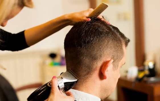 Detailing a clean neckline with clippers